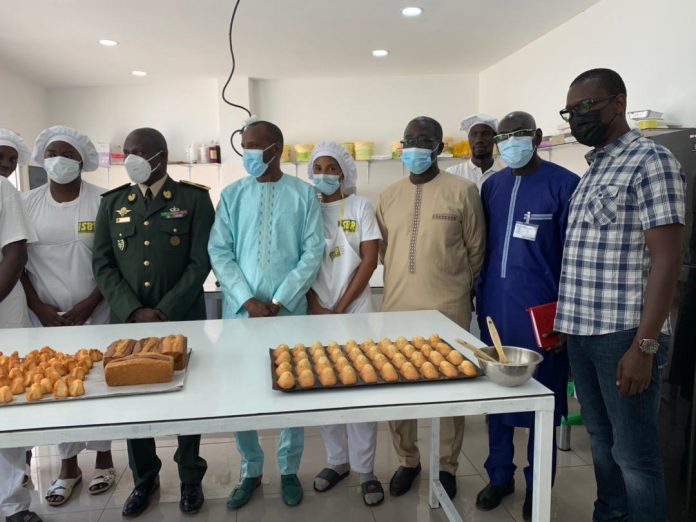 Visite du général de brigade khar Diouf, Directeur Général de l'ARSM à l'ISBP (Institut Sénégalais de la Boulangerie Pâtisserie) -img19